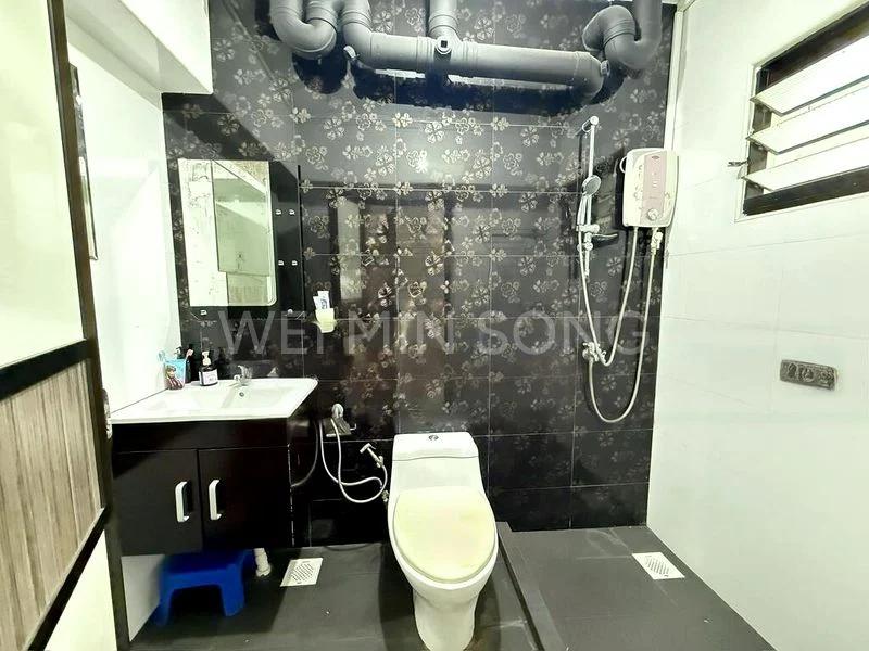 5 Room (5I) HDB for Sale in  239 Compassvale Walk - Image 3